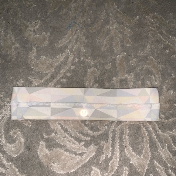 lululemon athletica Accessories - LULULEMON geometric print headband